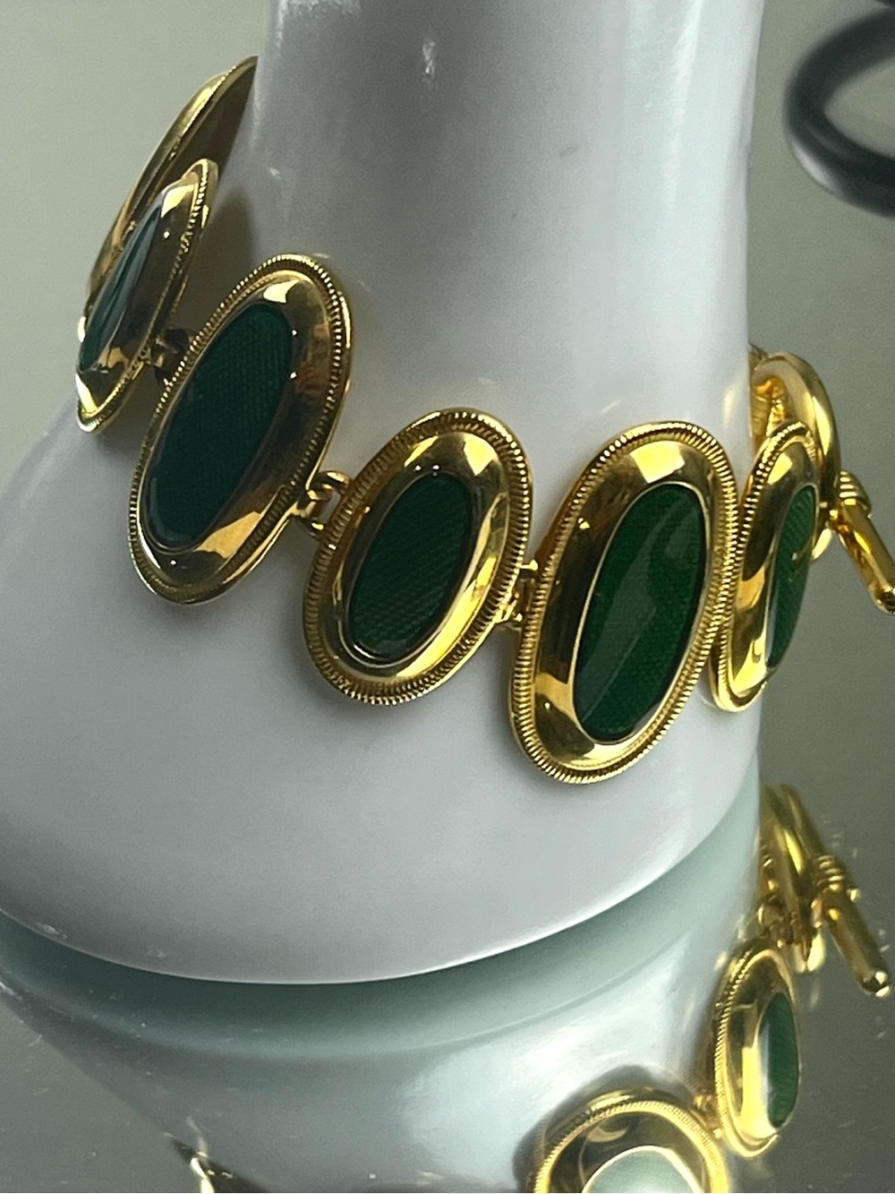Vintage Ann Klein Gold-Tone Green Oval Link Bracelet